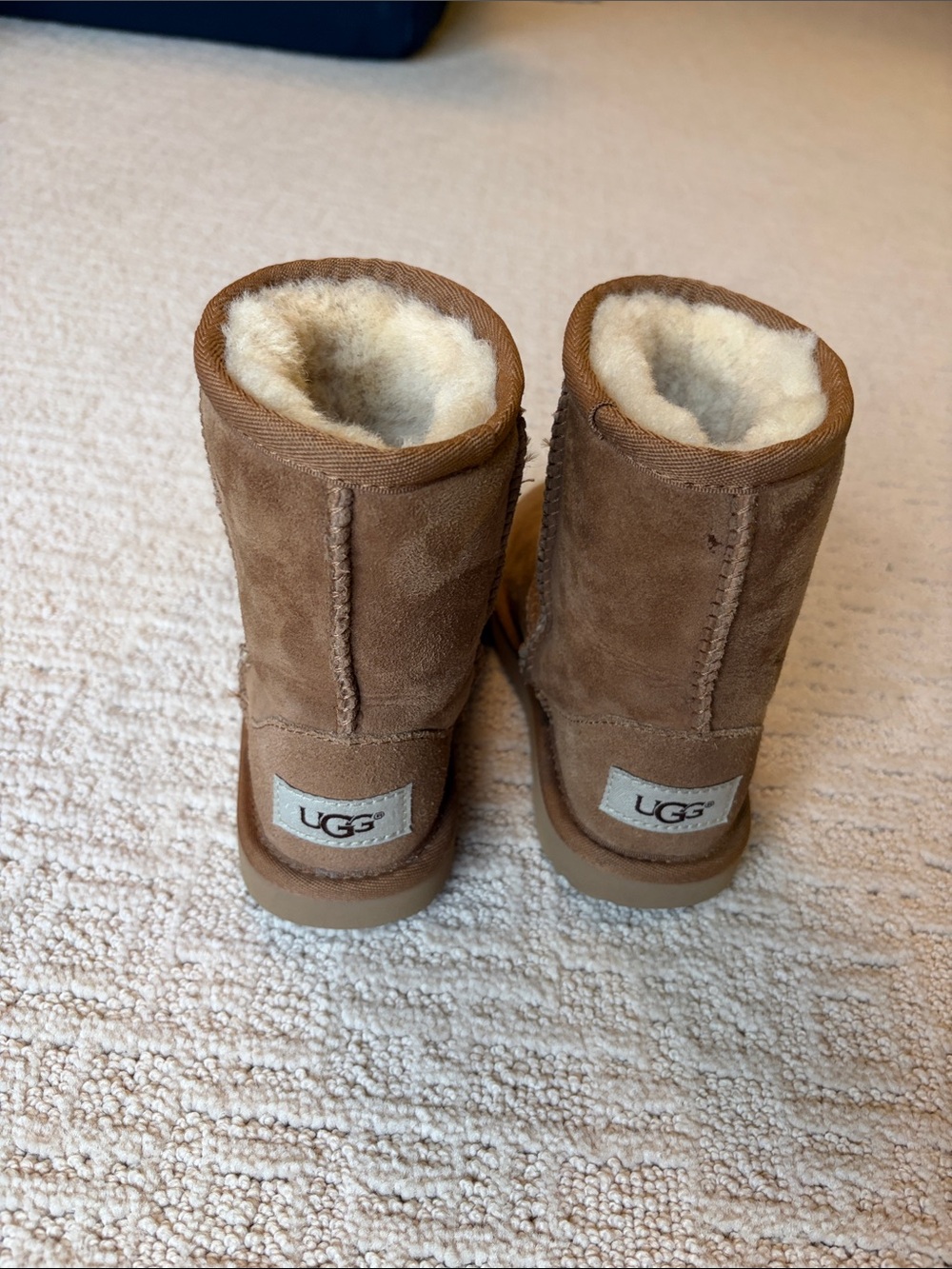 UGG Classic II Kids Boots – Chestnut – Size 10